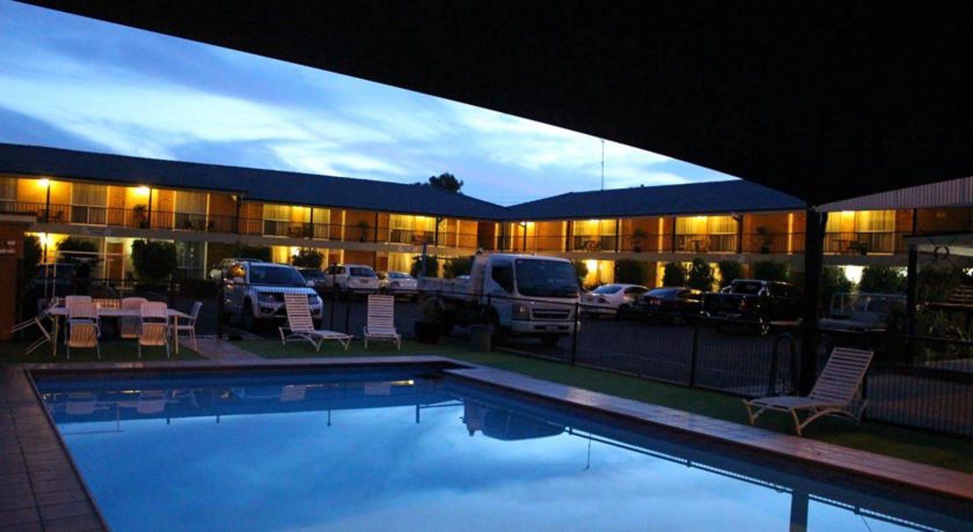 Golden West Motor Inn Dubbo Zewnętrze zdjęcie